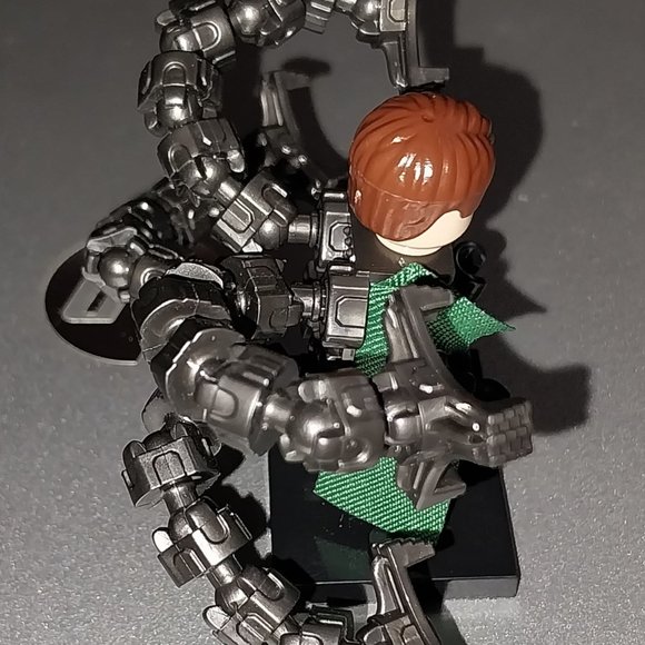 Doctor Octopus Mini Figure - Picture 2 of 3